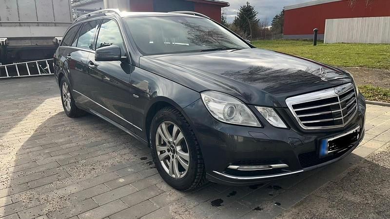 Gebraucht Mercedes E220 170 PS (125 kW) 2011 Grau Kombi