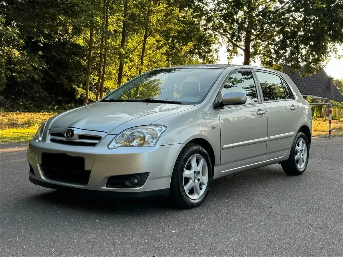 Gebraucht Toyota Corolla 71 PS (52 kW) 2006 Silber Limousine