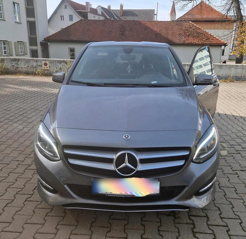 Silber Gebraucht 2018 Mercedes B200 Van / Kleinbus | 15.900 € (Guter Preis) - Bild 1/4