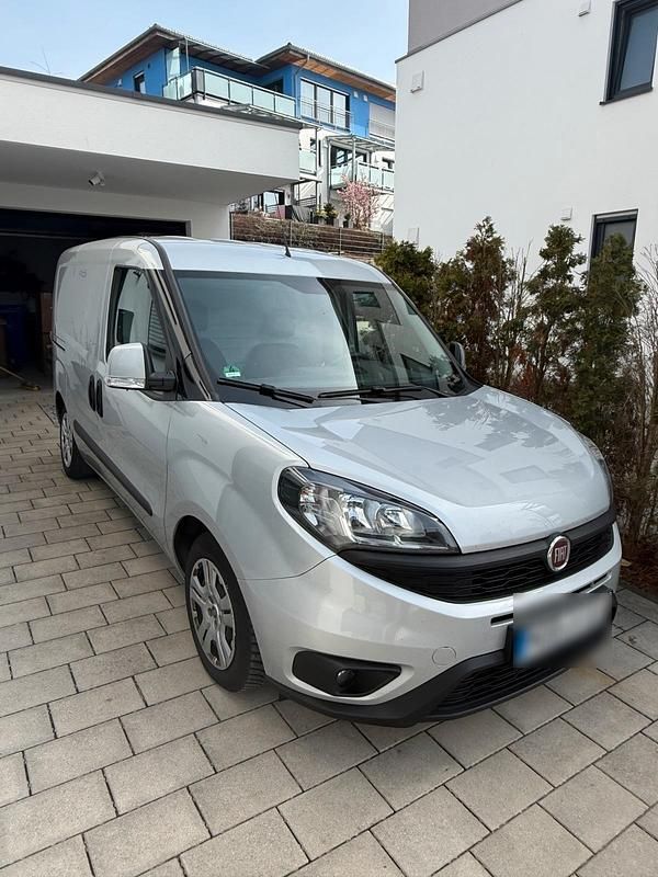 Gebraucht Fiat Doblò 74 PS (54 kW) 2022 Silber Van / Kleinbus