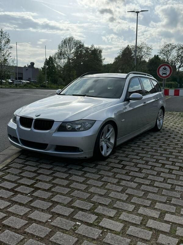 Grau Gebraucht 2006 BMW 320 Kombi | 2.800 € (Guter Preis) - Bild 1/4