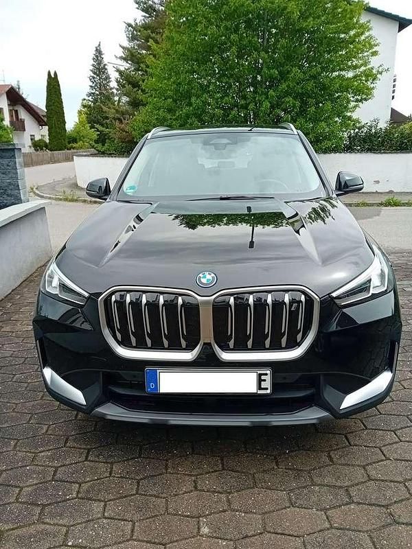 Schwarz Gebraucht 2023 BMW iX1 SUV | 39.300 € (Superpreis) - Bild 1/4