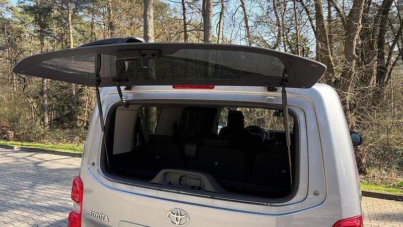 Gebraucht Toyota Proace Team 177 PS (130 kW) 2023 Grau Van / Kleinbus