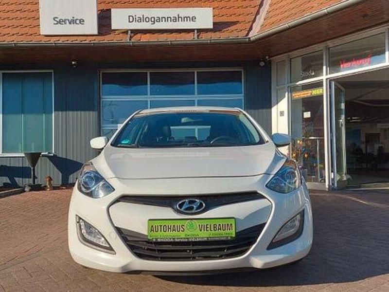 Weiß Gebraucht 2014 Hyundai i30 Classic Kleinwagen | 6.500 € (Etwas zu teuer) - Bild 1/4