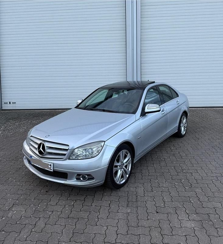 Silber Gebraucht 2009 Mercedes C320 Limousine | 9.950 € (Fairer Preis) - Bild 1/4