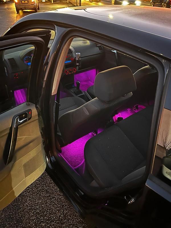 Second-hand VW Polo 54 CP (39 kW) 2003 Negru Hatchback