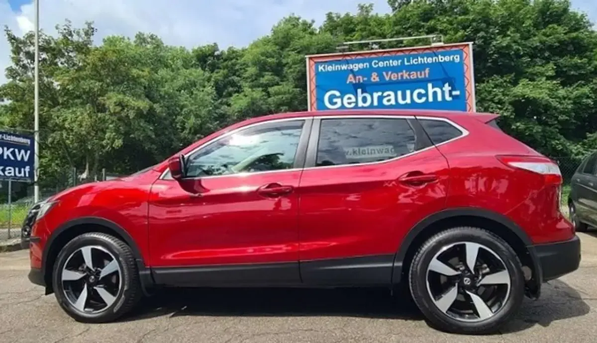 Gebraucht Nissan Qashqai Acenta 116 PS (85 kW) 2017 Rot SUV