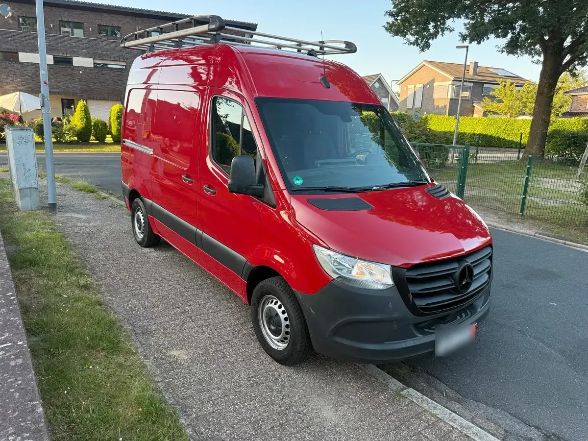 Gebraucht Mercedes Sprinter 143 PS (105 kW) 2020 Rot Van