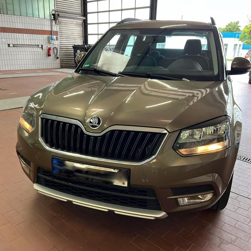 Braun Gebraucht 2017 Skoda Yeti Active SUV | 9.500 € (Superpreis) - Bild 1/4