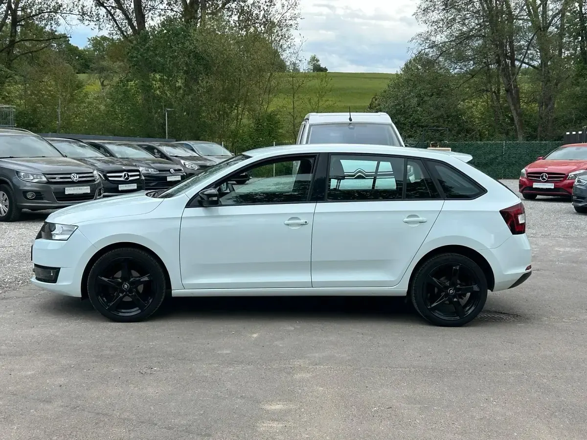Gebraucht Skoda Rapid 90 PS (66 kW) 2017 Weiß Kleinwagen