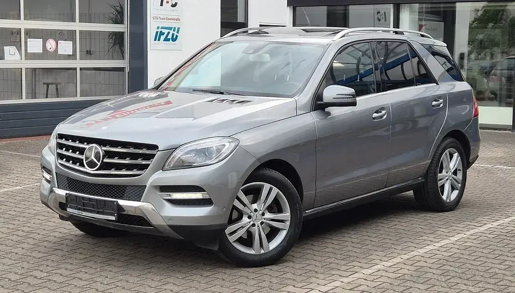 Gebraucht Mercedes ML350 258 PS (189 kW) 2012 Palladiumsilber SUV