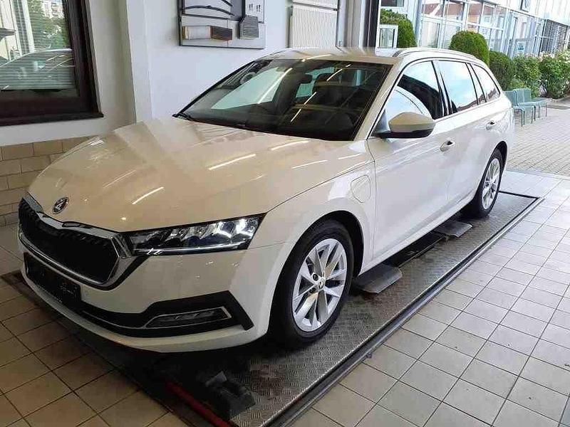 Candy white Gebraucht 2022 Skoda Octavia Style Kombi | 22.890 € (Superpreis) - Bild 1/4