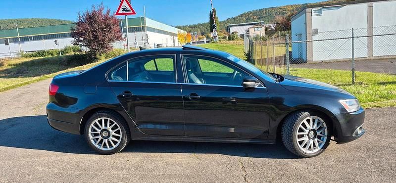 Second-hand VW Jetta 170 CP (125 kW) 2011 Negru Berlinǎ