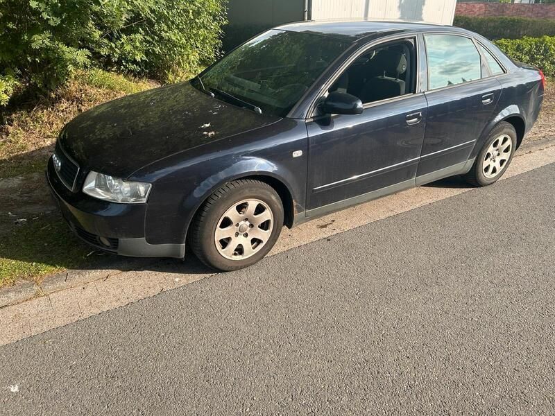 Blau Gebraucht 2002 Audi A4 Limousine | 500 € (Guter Preis) - Bild 1/4