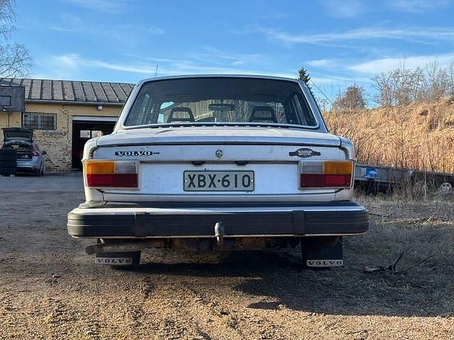 Gebraucht Volvo 244 109 PS (80 kW) 1977 Silber Limousine