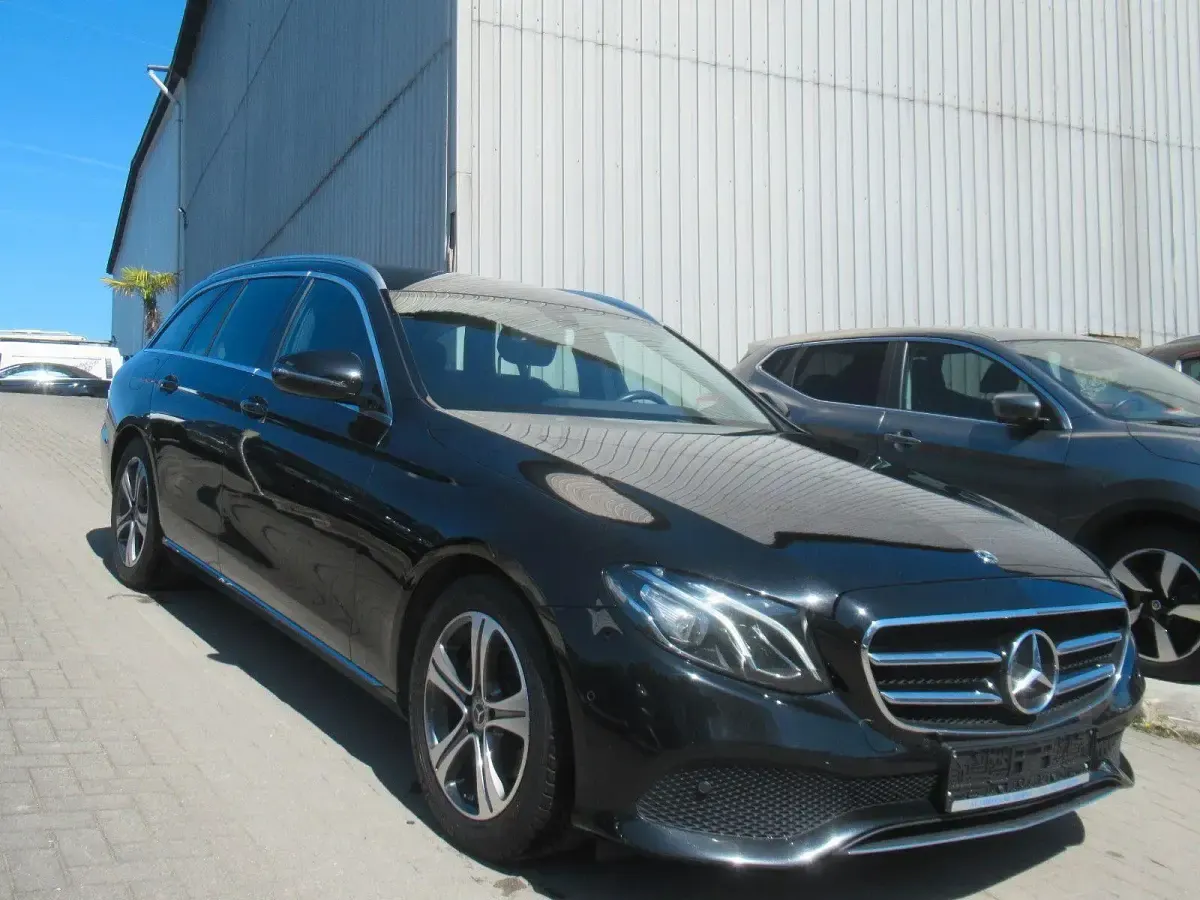 Gebraucht Mercedes E220 194 PS (142 kW) 2019 Schwarz Kombi