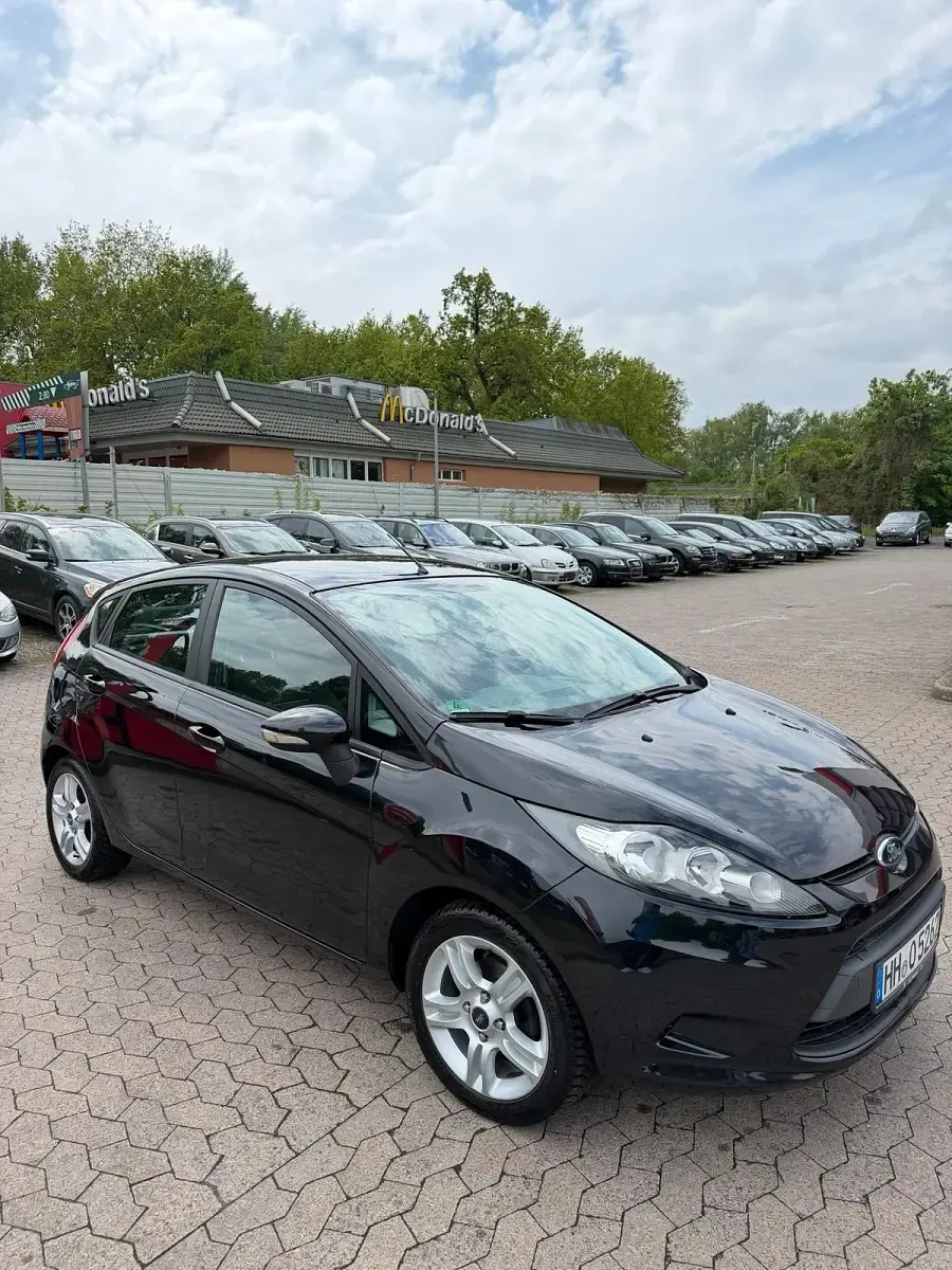 Gebraucht Ford Fiesta 82 PS (60 kW) 2010 Schwarz Limousine