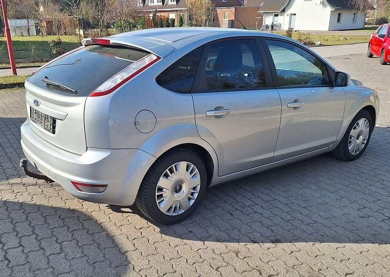 Gebraucht Ford Focus 101 PS (74 kW) 2009 Silber Limousine