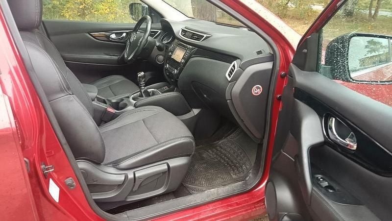 Gebraucht Nissan Qashqai Tekna 116 PS (85 kW) 2014 Rot SUV