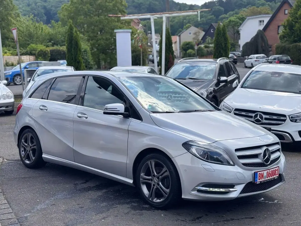 Gebraucht Mercedes B200 AMG line 136 PS (100 kW) 2012 Silber Van / Kleinbus