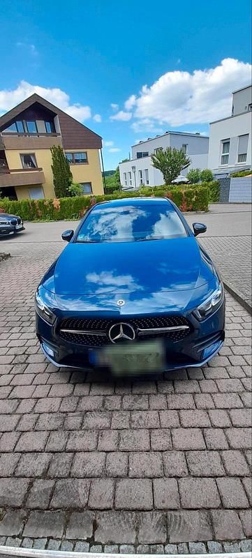 Blau Gebraucht 2020 Mercedes A250 AMG Limousine | 28.500 € (Guter Preis) - Bild 1/4
