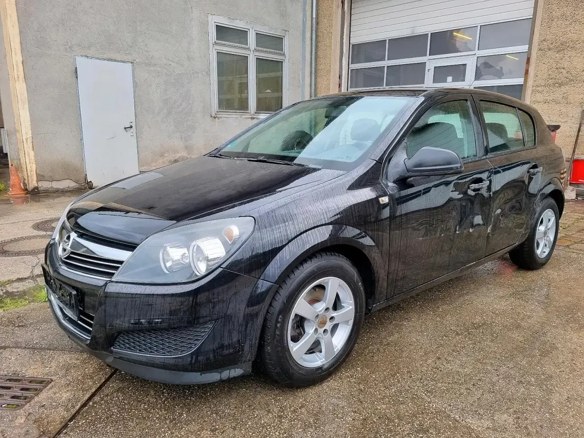 Gebraucht Opel Astra 110 PS (80 kW) 2009 Schwarz Kleinwagen