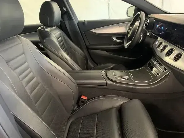 Gebraucht Mercedes E300 AMG 306 PS (225 kW) 2022 Hightechsilber metallic (metallic) Limousine