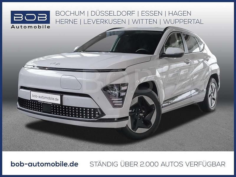 Serenity white (weiß) Gebraucht 2024 Hyundai Kona Trend SUV | 29.444 € (Guter Preis) - Bild 1/3
