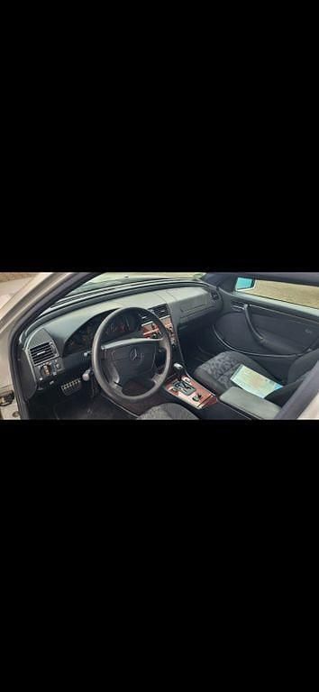 Gebraucht Mercedes C180 Classic 122 PS (89 kW) 1998 Silber Limousine
