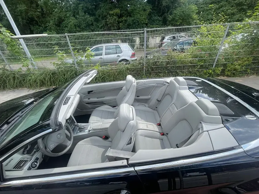 Gebraucht Mercedes E200 184 PS (135 kW) 2010 Schwarz Cabrio