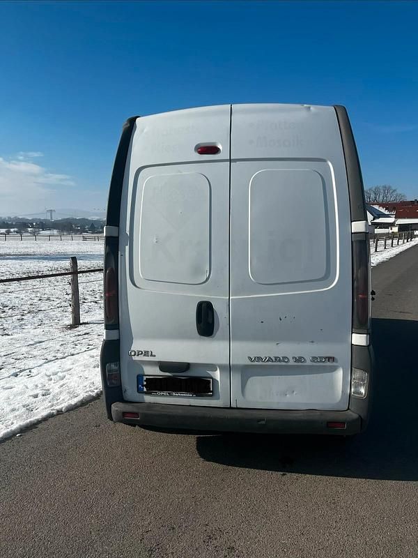 Gebraucht Opel Vivaro 100 PS (73 kW) 2006 Weiß Van / Kleinbus