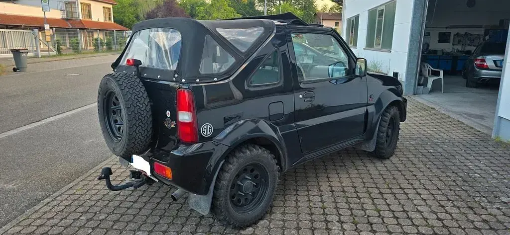 Używany Suzuki Jimny 80 KM (58 kW) 2003 Czarny SUV