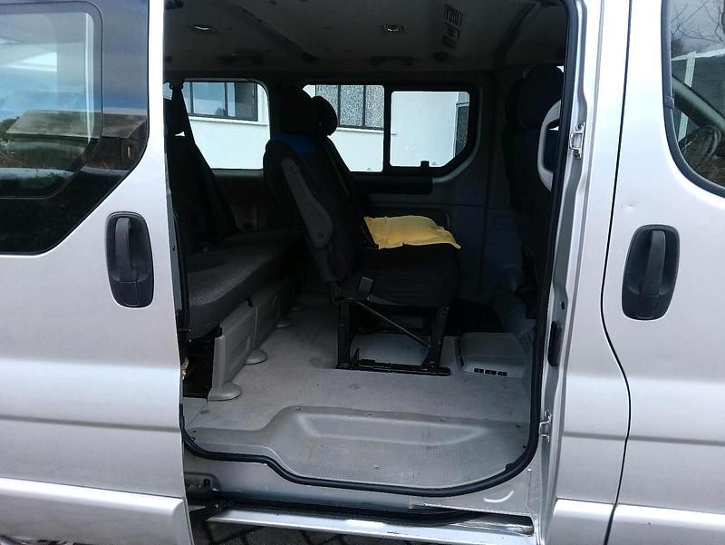 Gebraucht Opel Vivaro 145 PS (106 kW) 2007 Silber Van / Kleinbus