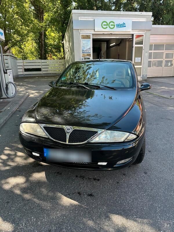 Schwarz Gebraucht 2002 Lancia Ypsilon Kleinwagen | 1.100 € - Bild 1/4