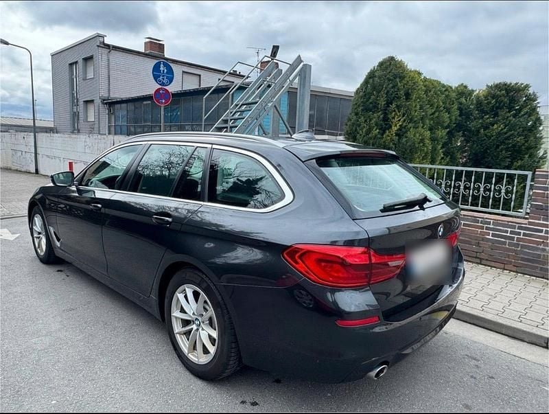 Gebraucht BMW 520 190 PS (139 kW) 2018 Grau Kombi