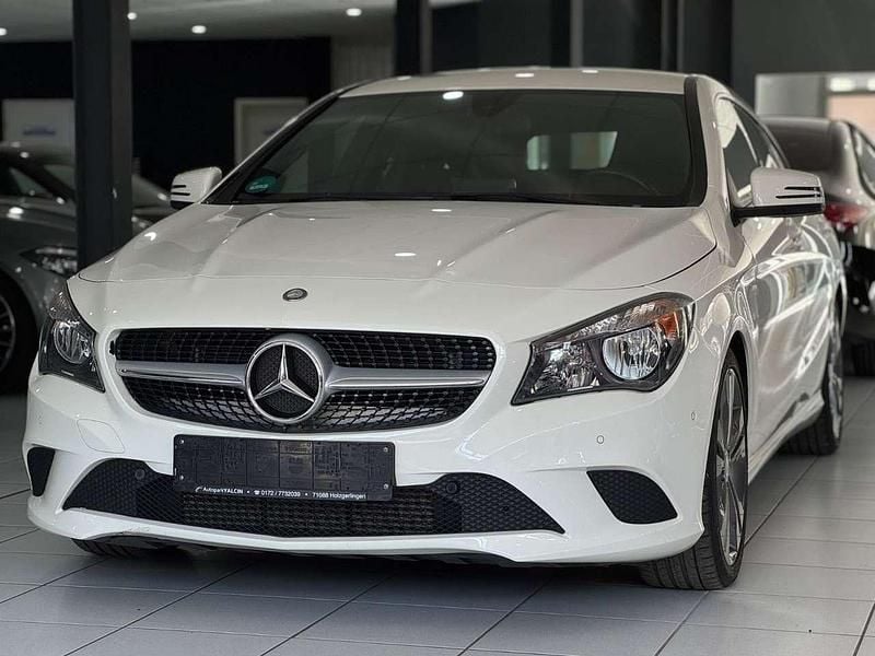 Gebraucht Mercedes CLA180 122 PS (89 kW) 2015 Calcitweiss/zirrusweiss Limousine