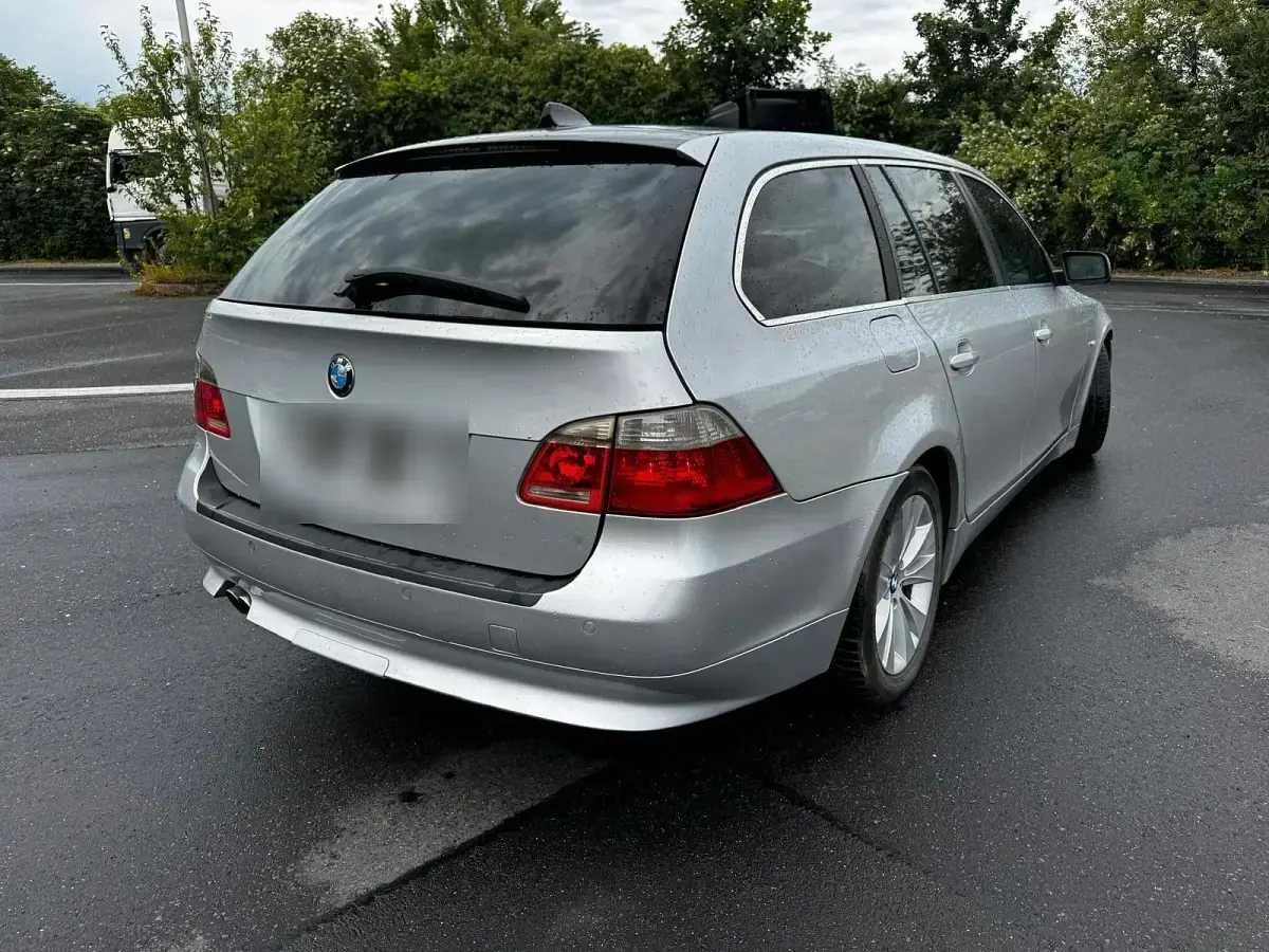 Gebraucht BMW 525 177 PS (130 kW) 2006 Grau Kombi
