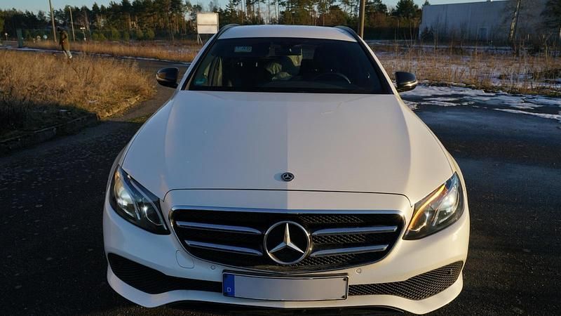 Gebraucht Mercedes E200 184 PS (135 kW) 2018 Weiß Kombi