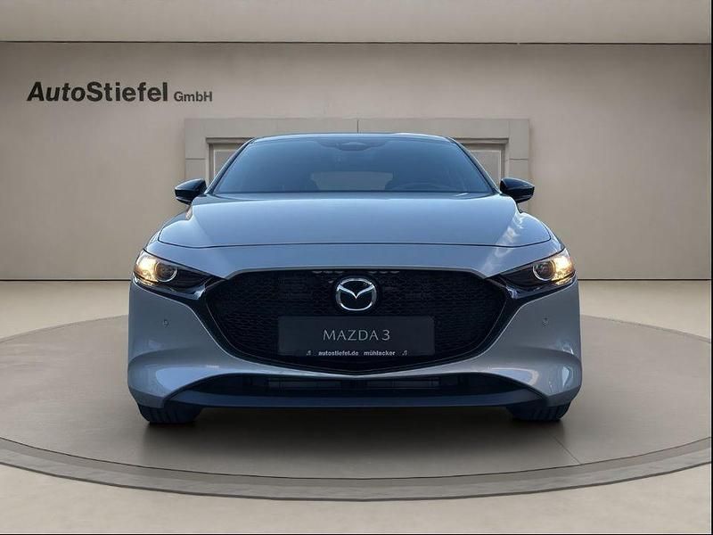 Neu 2025 Mazda 3 Homura-Line | 29.483 € - Bild 1/4