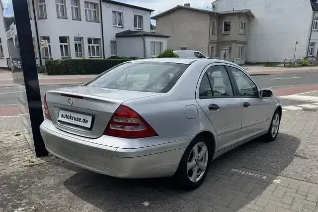 Gebraucht Mercedes C180 143 PS (105 kW) 2003 Brillantsilber  metallicl (metallic) Limousine