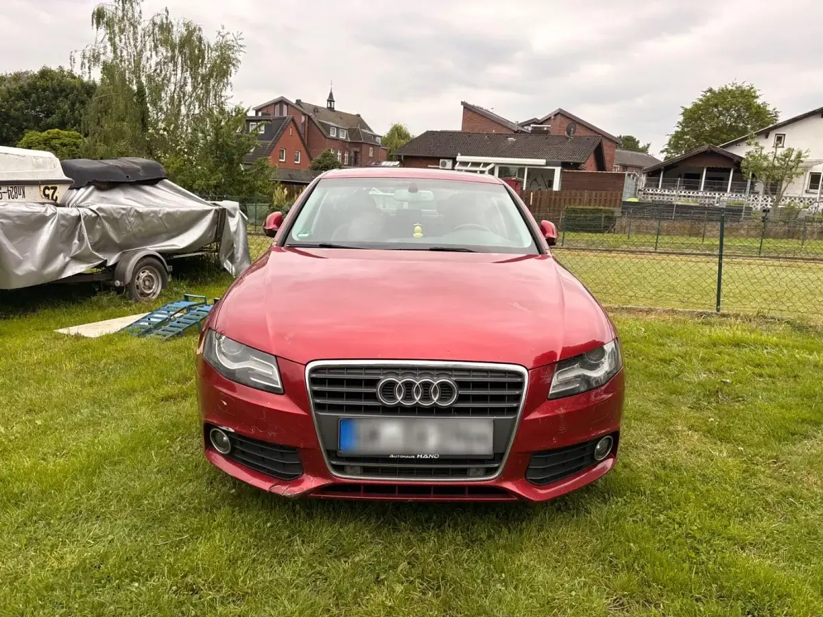 Gebraucht Audi A4 Ambiente 160 PS (117 kW) 2009 Rot Limousine