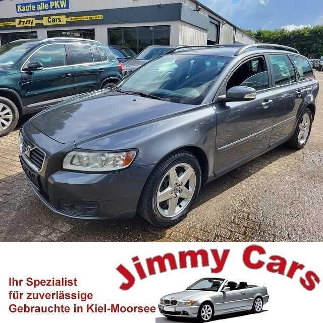 Grau Gebraucht 2008 Volvo V50 Momentum Kombi | 3.790 € - Bild 1/4