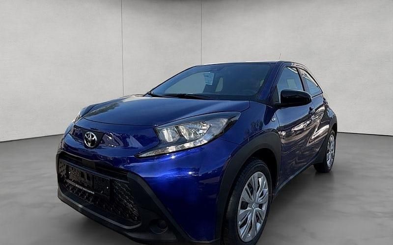 Neu Toyota Aygo X Business Edition 72 PS (52 kW) 2025 Blau SUV