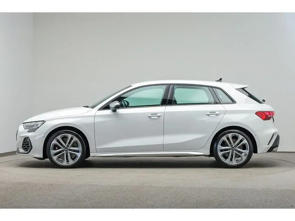 Gebraucht Audi S3 Ambiente 333 PS (244 kW) 2025 Arkonaweiß Limousine