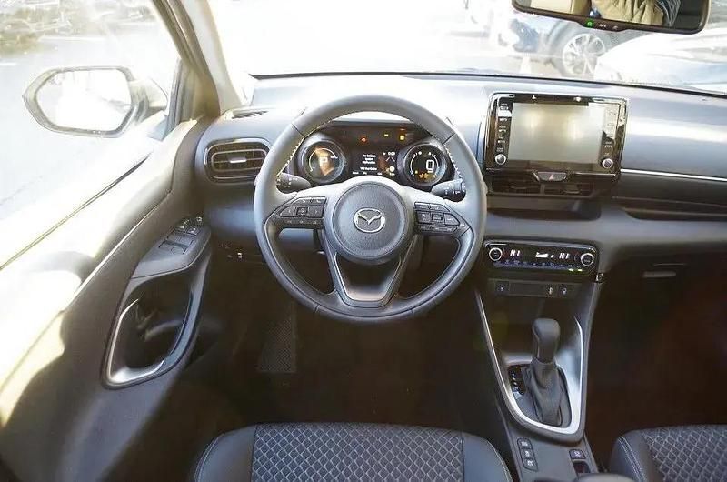 Gebraucht Mazda 2 Comfort 116 PS (85 kW) 2023 Weiß northern white pearl Kleinwagen