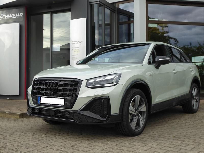 Gebraucht Audi Q2 S-Line 150 PS (110 kW) 2024 Silber SUV