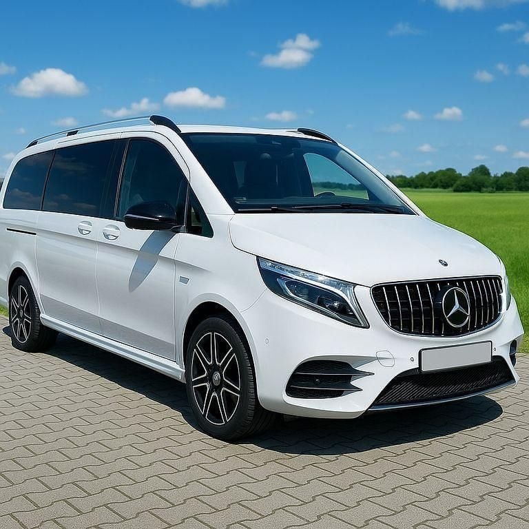 Weiß Gebraucht 2017 Mercedes V250 Avantgarde Van / Kleinbus | 41.990 € (Teuer) - Bild 1/4