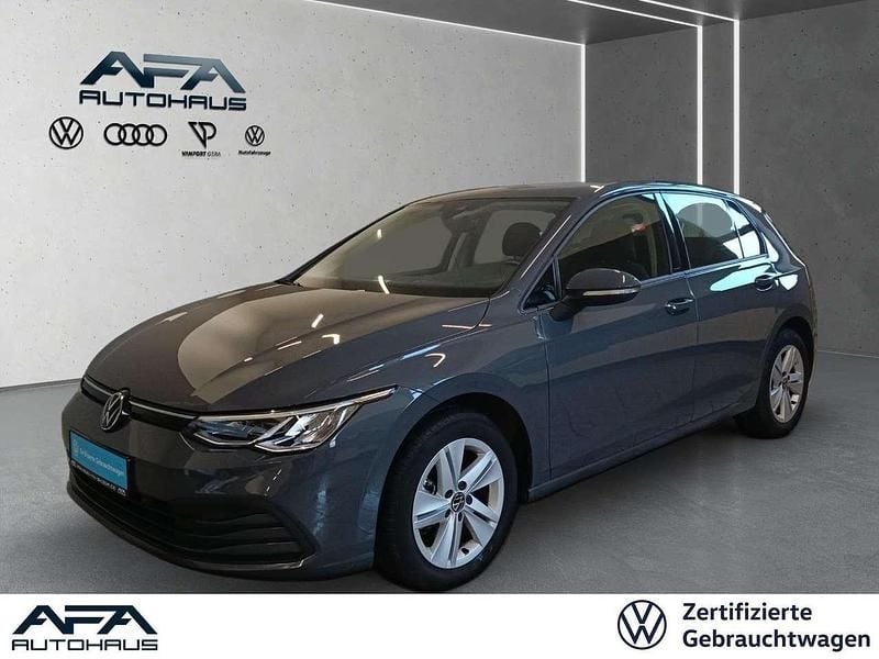 Grau Gebraucht 2024 VW Golf VIII Life Limousine | 24.045 € (Fairer Preis) - Bild 1/4