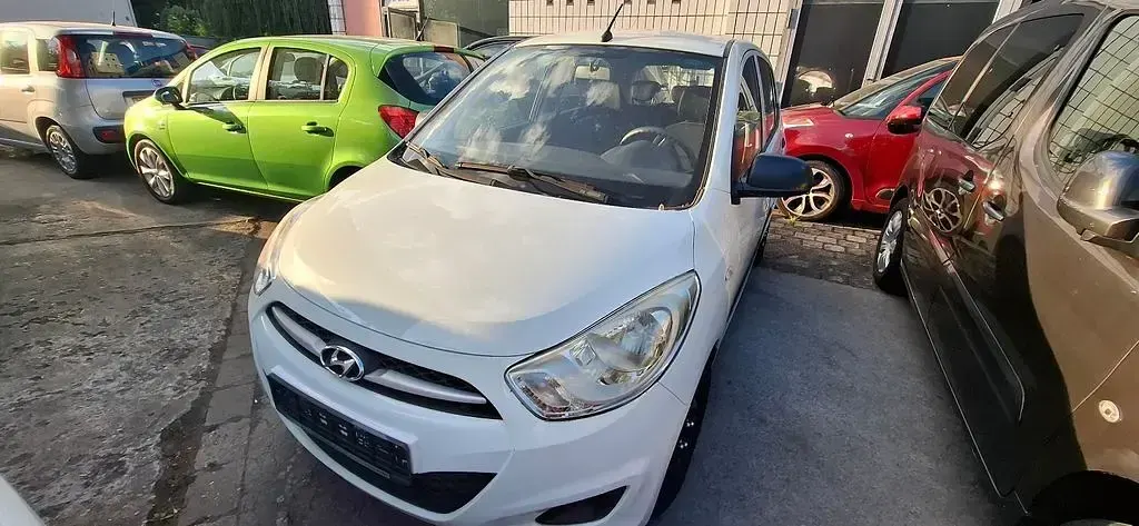 Gebraucht Hyundai i10 Edition 69 PS (50 kW) 2013 Weiß Kleinwagen