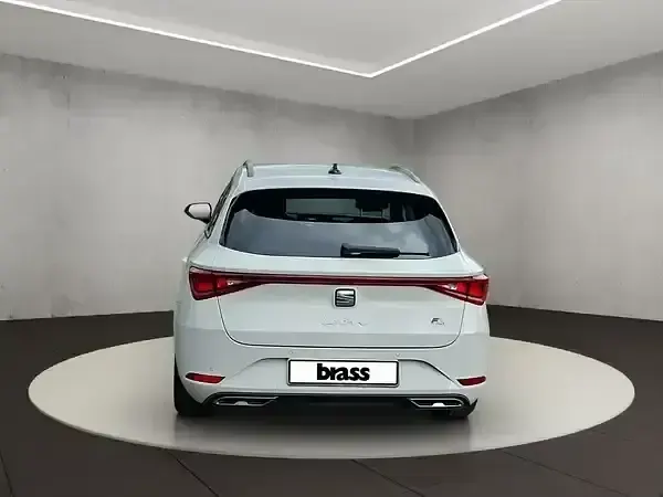 Używany Seat Leon FR 204 KM (150 kW) 2023 Biały Kombi